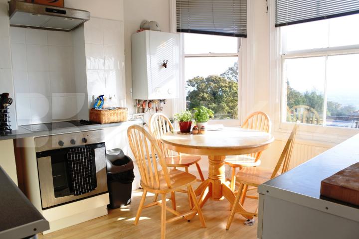 			Amazing Top Floor 2 Bed Property !, 2 Bedroom, 1 bath, 1 reception Flat			 Hillfield Park Mews, Muswell Hill