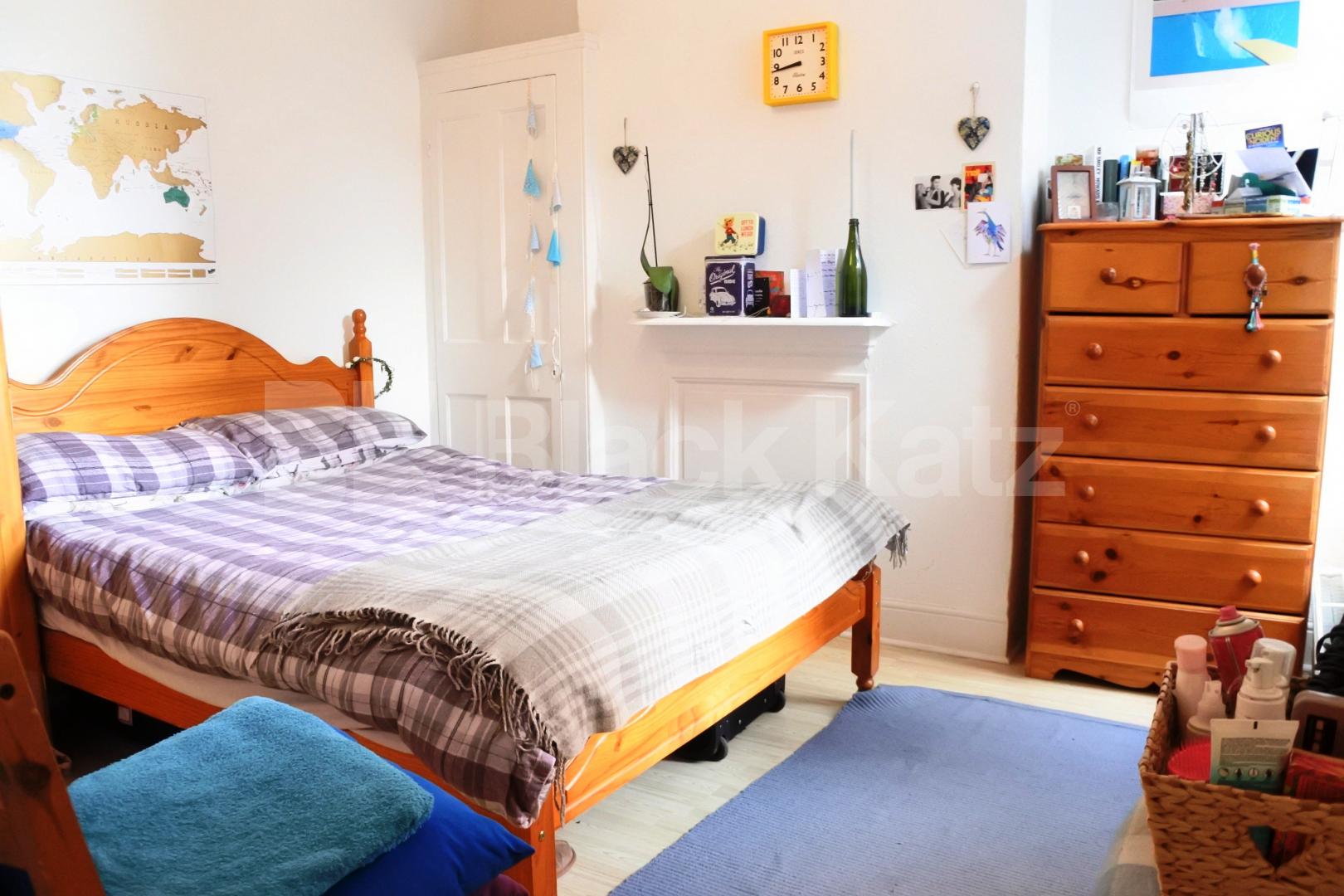 			Amazing Top Floor 2 Bed Property !, 2 Bedroom, 1 bath, 1 reception Flat			 Hillfield Park Mews, Muswell Hill