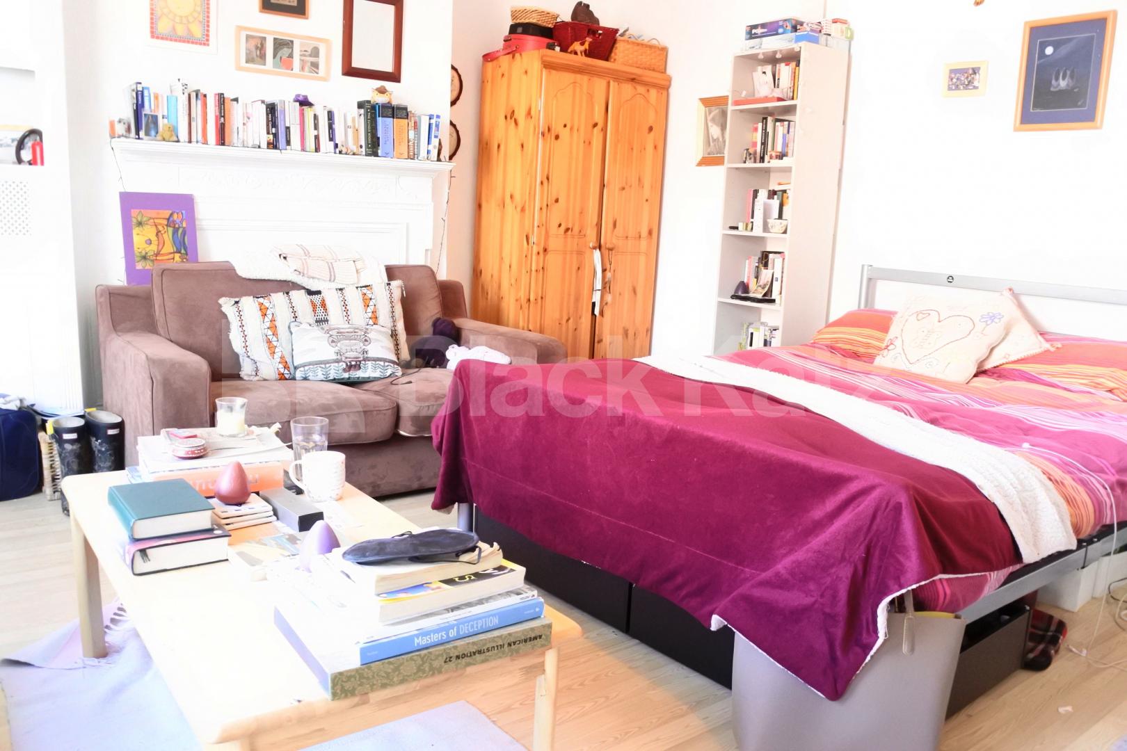 			Amazing Top Floor 2 Bed Property !, 2 Bedroom, 1 bath, 1 reception Flat			 Hillfield Park Mews, Muswell Hill