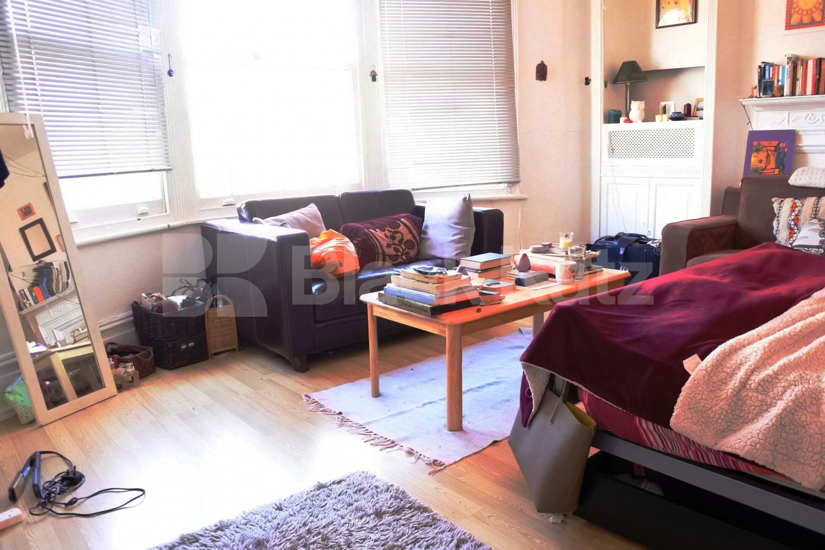 			Amazing Top Floor 2 Bed Property !, 2 Bedroom, 1 bath, 1 reception Flat			 Hillfield Park Mews, Muswell Hill