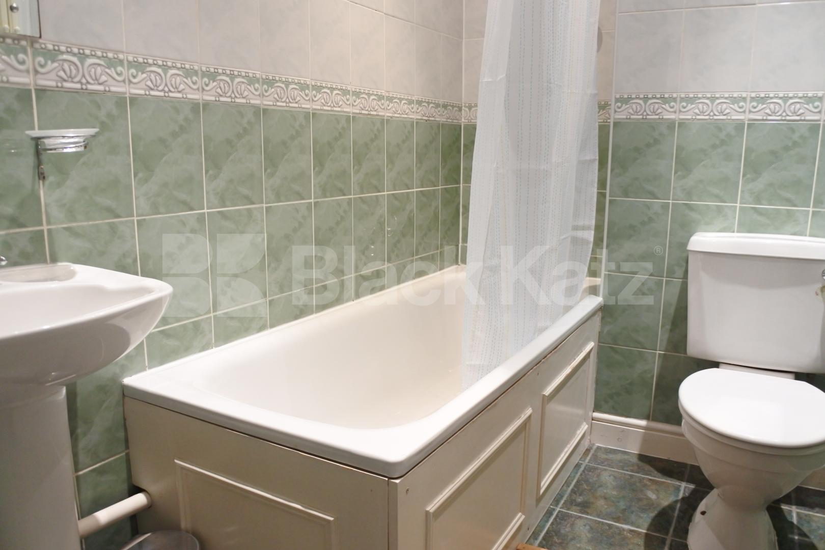 			2 Bedroom, 1 bath, 1 reception Flat			 Florence road, Stroud green