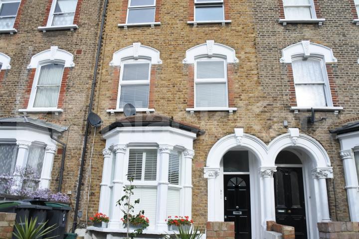 			2 Bedroom, 1 bath, 1 reception Flat			 Florence road, Stroud green