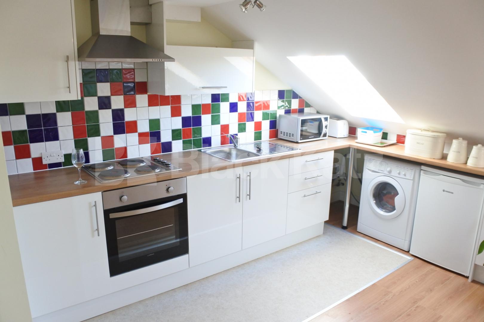 			Modern One Bed Apartment Inclusive Of All Bills !, 1 Bedroom, 1 bath, 1 reception Flat			 Brownlow Road , Bounds Green