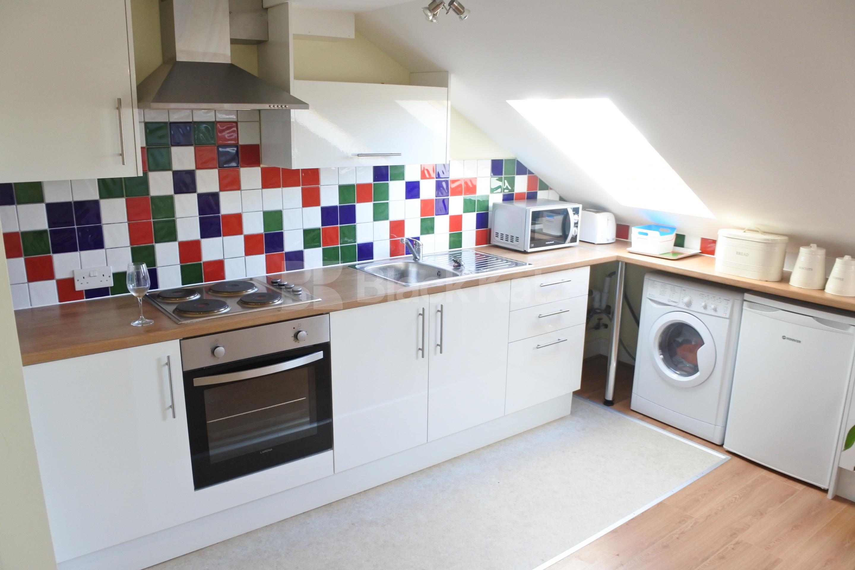 			Modern One Bed Apartment Inclusive Of All Bills !, 1 Bedroom, 1 bath, 1 reception Flat			 Brownlow Road , Bounds Green N11