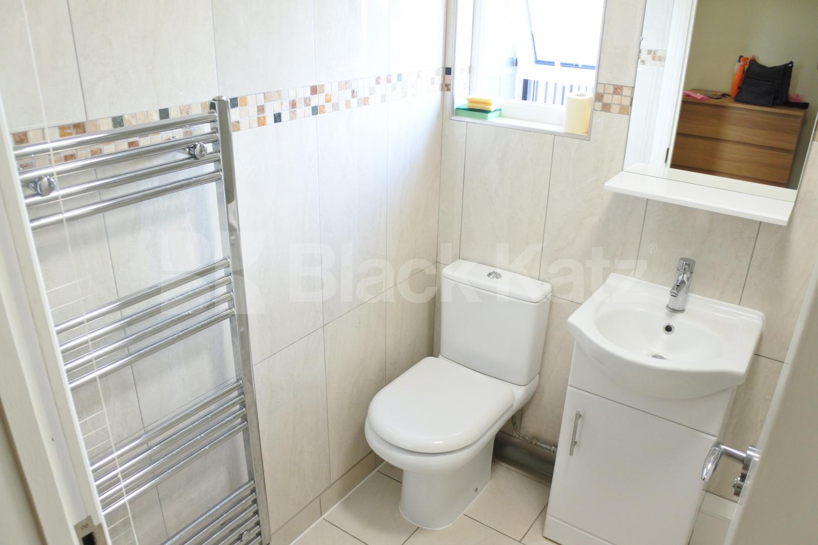 			Modern One Bed Apartment Inclusive Of All Bills !, 1 Bedroom, 1 bath, 1 reception Flat			 Brownlow Road , Bounds Green