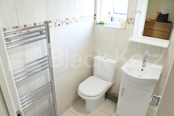 			Modern One Bed Apartment Inclusive Of All Bills !, 1 Bedroom, 1 bath, 1 reception Flat			 Brownlow Road , Bounds Green
