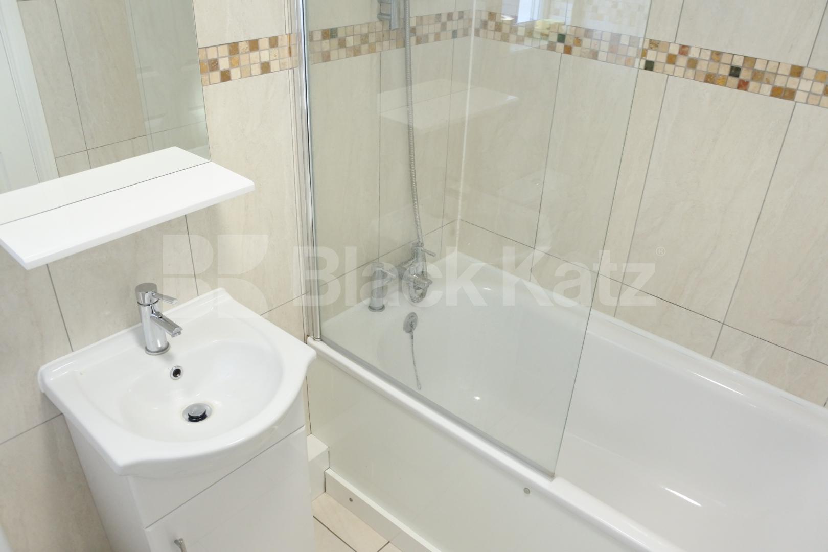 			Modern One Bed Apartment Inclusive Of All Bills !, 1 Bedroom, 1 bath, 1 reception Flat			 Brownlow Road , Bounds Green