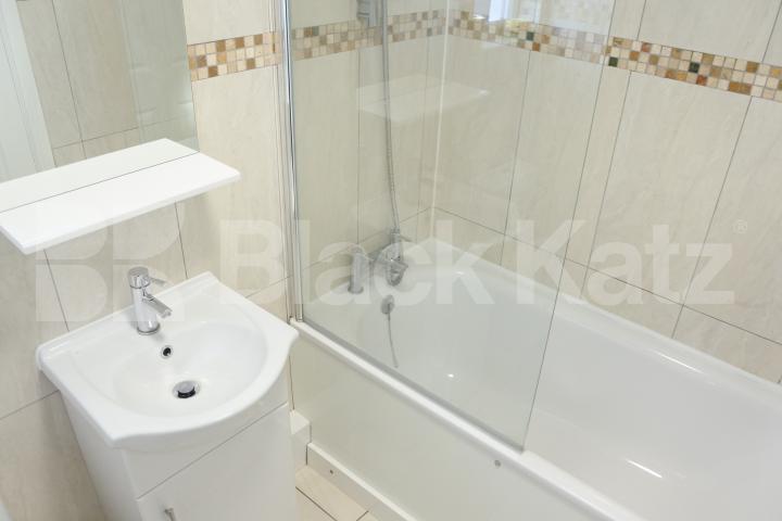 			Modern One Bed Apartment Inclusive Of All Bills !, 1 Bedroom, 1 bath, 1 reception Flat			 Brownlow Road , Bounds Green