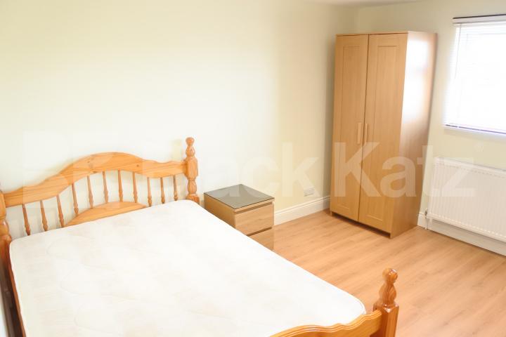 			Modern One Bed Apartment Inclusive Of All Bills !, 1 Bedroom, 1 bath, 1 reception Flat			 Brownlow Road , Bounds Green