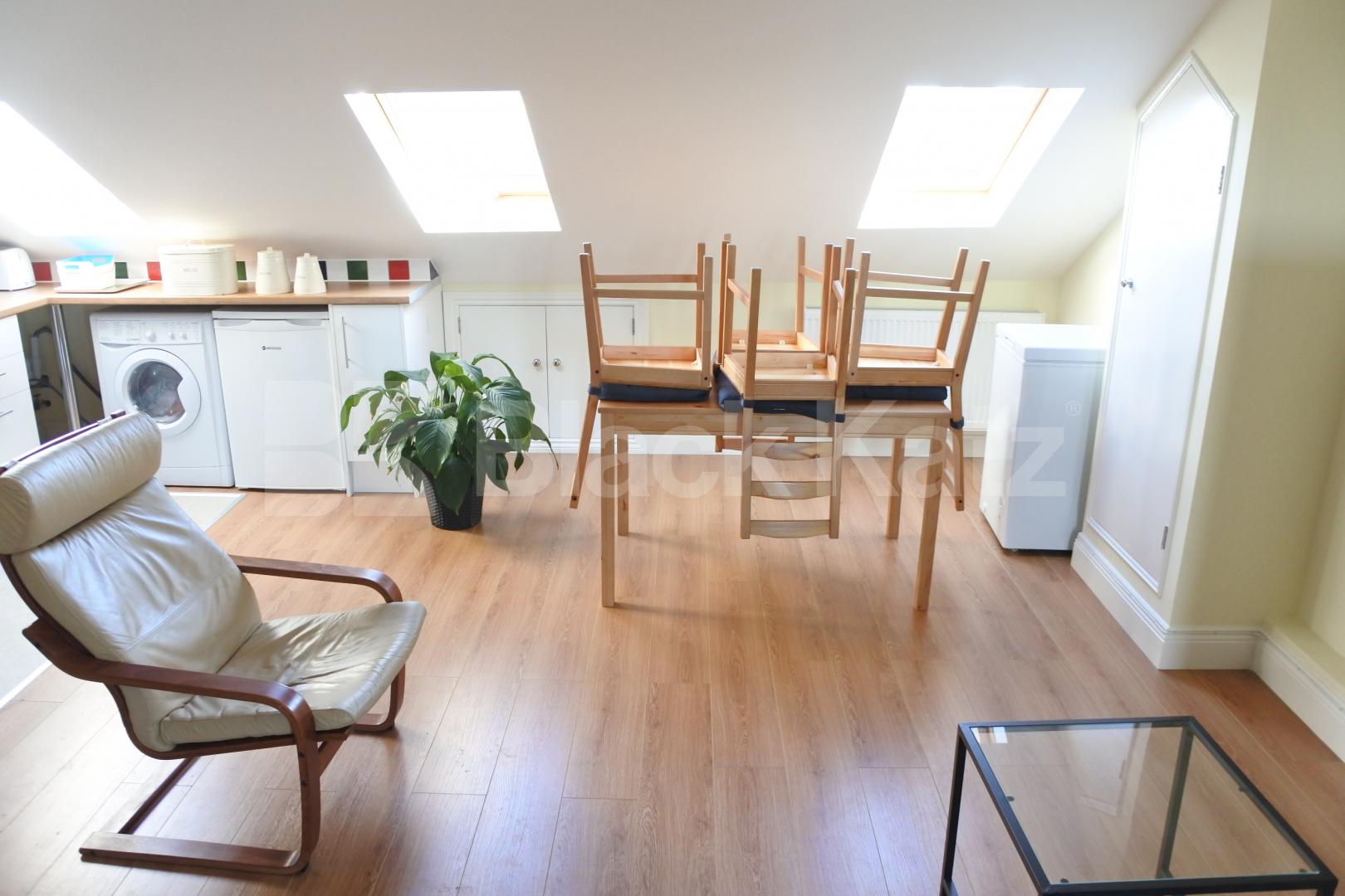 			Modern One Bed Apartment Inclusive Of All Bills !, 1 Bedroom, 1 bath, 1 reception Flat			 Brownlow Road , Bounds Green