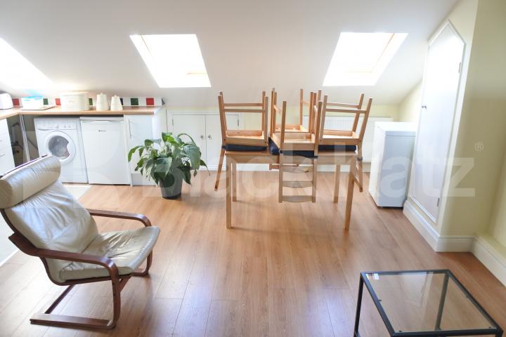 			Modern One Bed Apartment Inclusive Of All Bills !, 1 Bedroom, 1 bath, 1 reception Flat			 Brownlow Road , Bounds Green