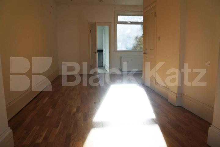 			3 Bedroom, 1 bath, 1 reception House			 Beechwood road, Crouch End