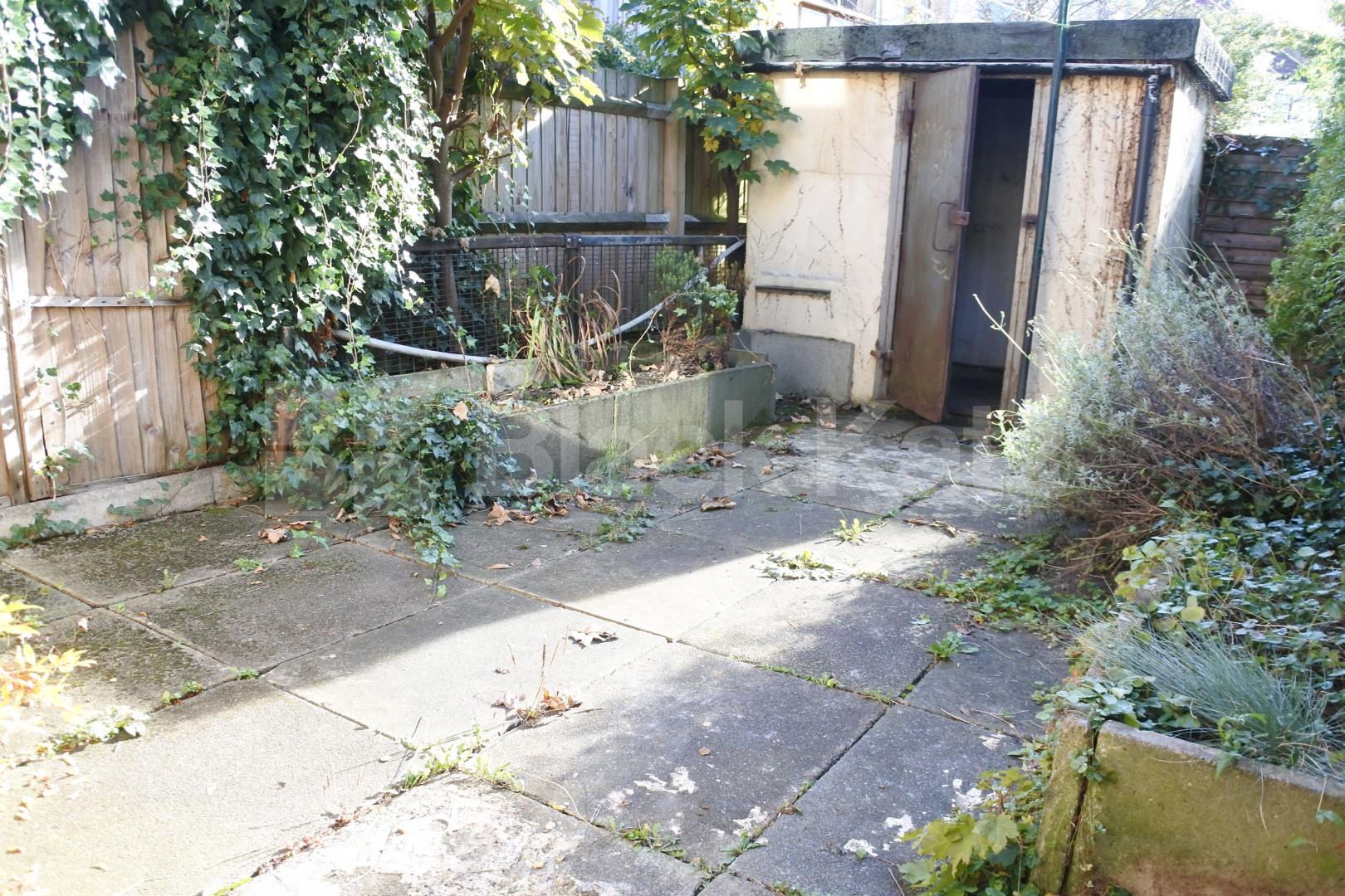 			3 Bedroom, 1 bath, 1 reception House			 Beechwood road, Crouch End