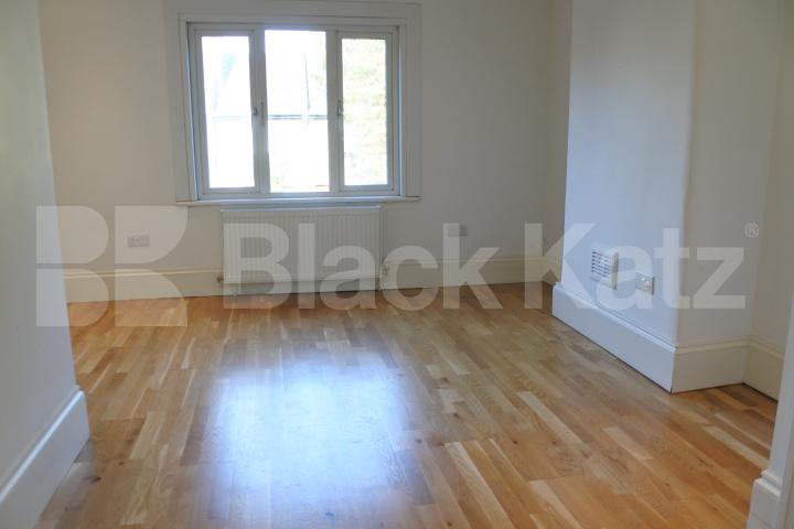 			3 Bedroom, 1 bath, 1 reception House			 Beechwood road, Crouch End