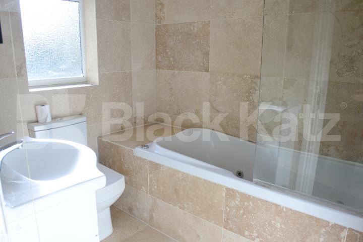 			3 Bedroom, 1 bath, 1 reception House			 Beechwood road, Crouch End