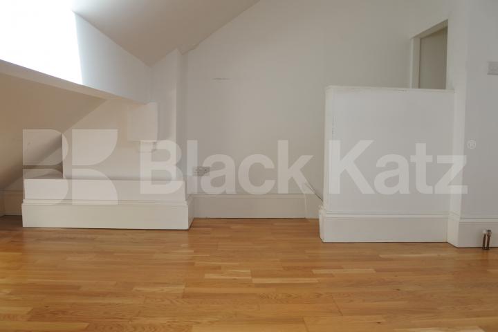 			3 Bedroom, 1 bath, 1 reception House			 Beechwood road, Crouch End