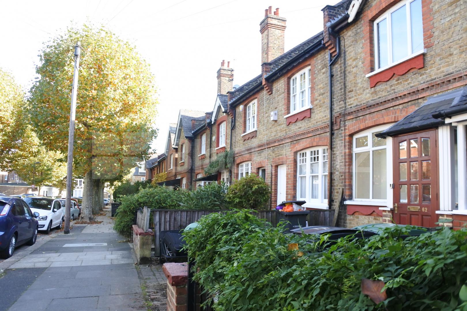 			3 Bedroom, 1 bath, 1 reception House			 Beechwood road, Crouch End