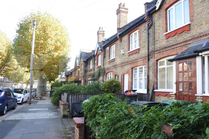			3 Bedroom, 1 bath, 1 reception House			 Beechwood road, Crouch End