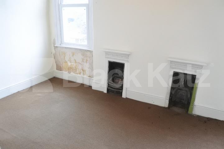 			FANSTASTIC NEW INSTRUCTION  No Admin Fees On This Property !, 3 Bedroom, 1 bath, 1 reception Flat			 Elms Avenue, Muswell Hill