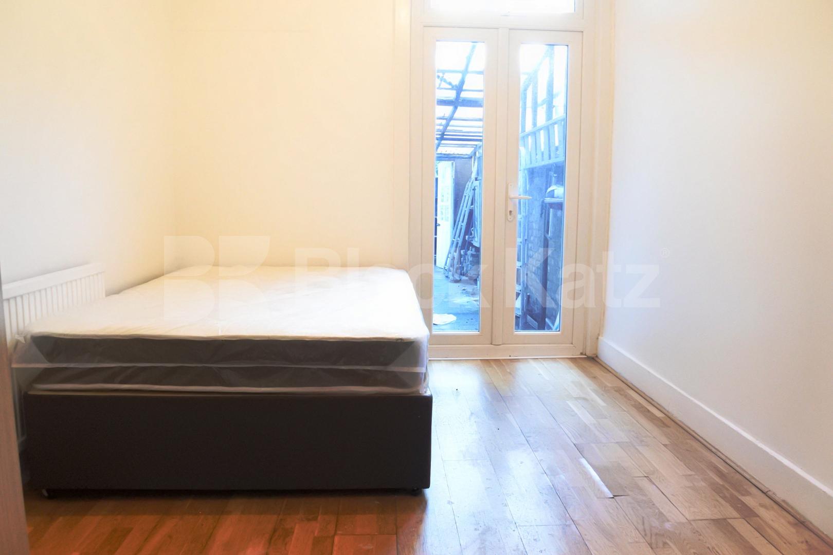 			Fantastic 5 Double Bed House Near Tube !, 5 Bedroom, 1 bath, 1 reception House			 Sydney Road, Haringey Ladder