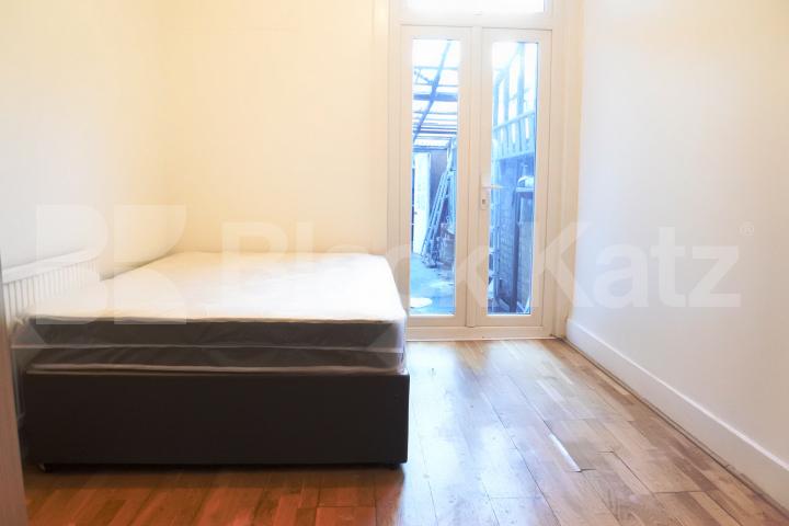 			Fantastic 5 Double Bed House Near Tube !, 5 Bedroom, 1 bath, 1 reception House			 Sydney Road, Haringey Ladder