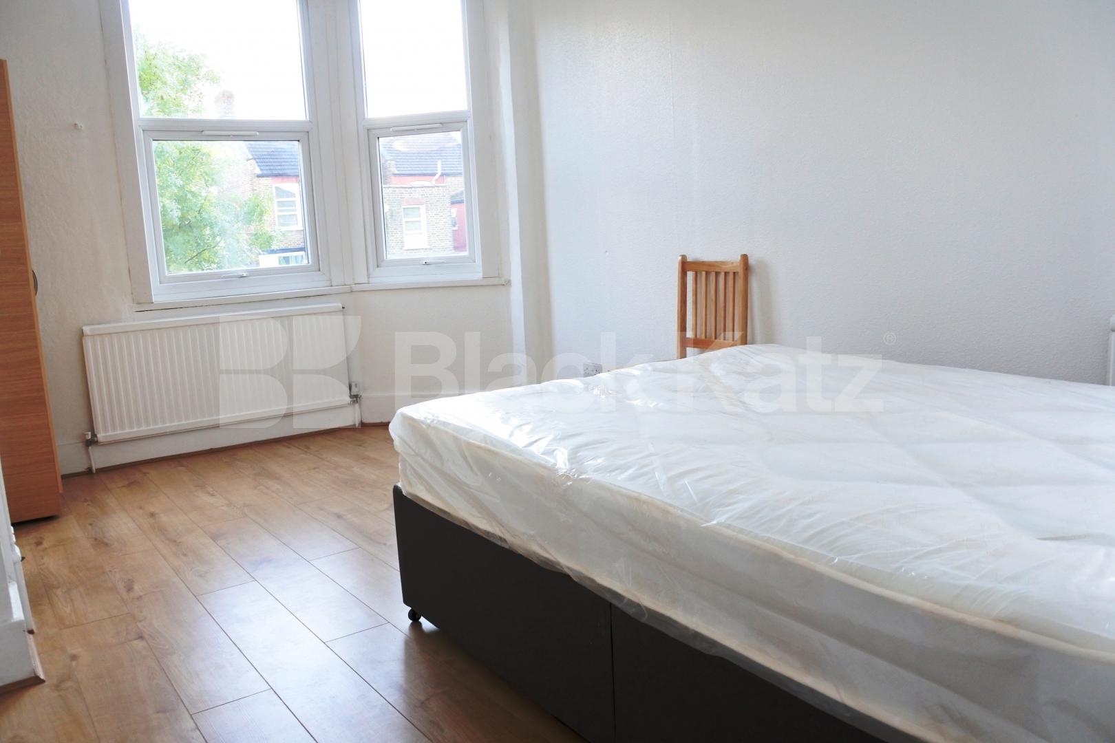 			Fantastic 5 Double Bed House Near Tube !, 5 Bedroom, 1 bath, 1 reception House			 Sydney Road, Haringey Ladder