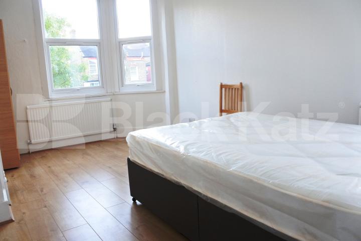 			Fantastic 5 Double Bed House Near Tube !, 5 Bedroom, 1 bath, 1 reception House			 Sydney Road, Haringey Ladder