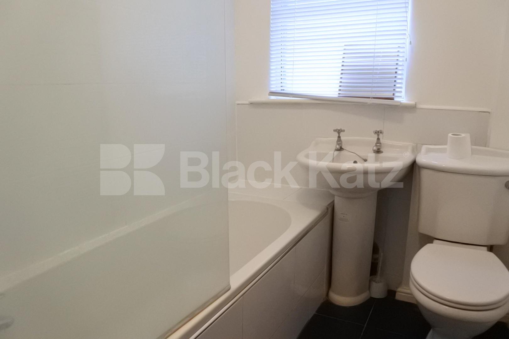 			3 Bedroom, 1 bath, 1 reception Flat			 Tottenham Lane, Crouch End