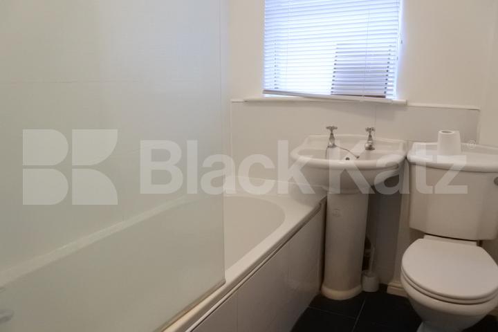 			3 Bedroom, 1 bath, 1 reception Flat			 Tottenham Lane, Crouch End