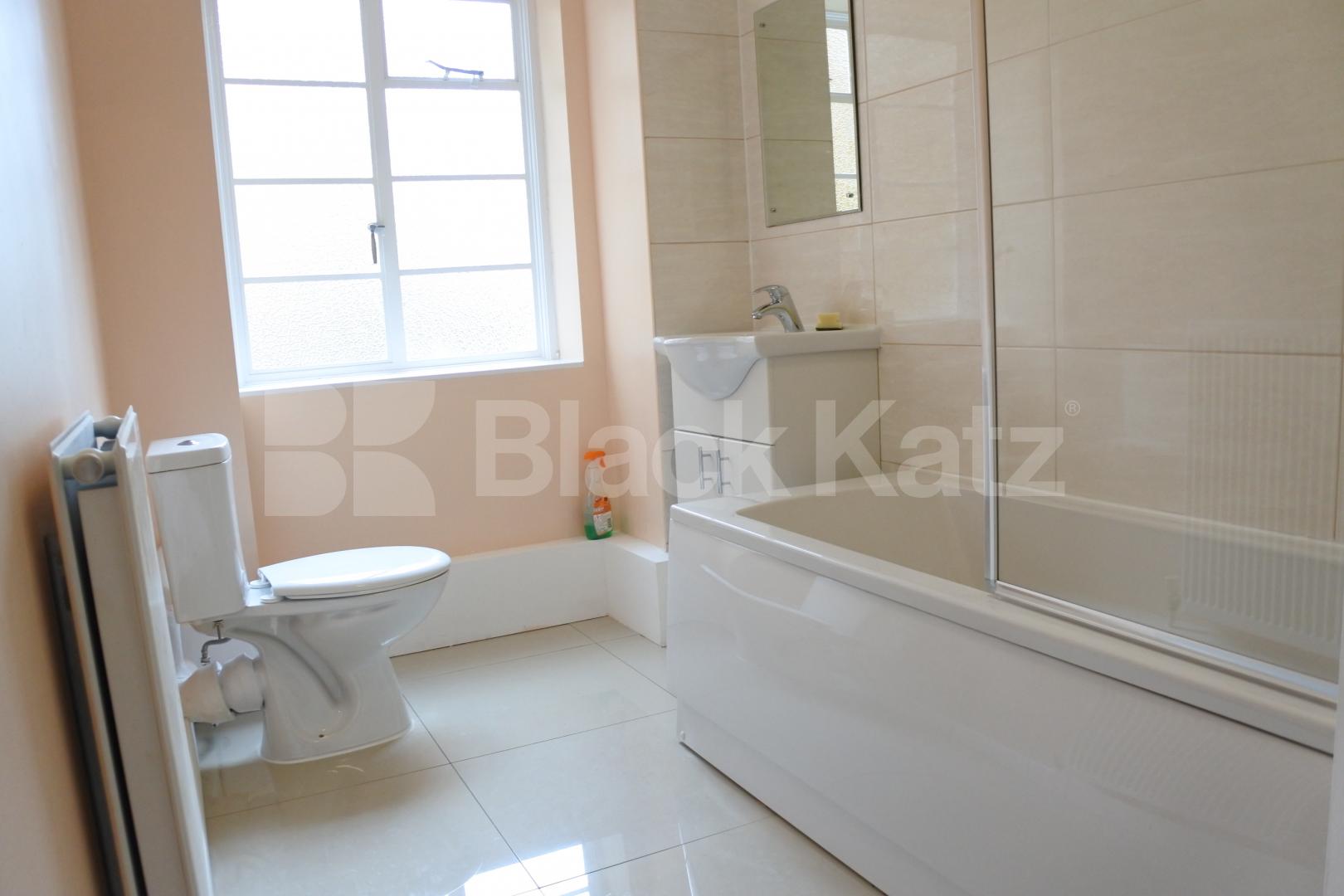 			3 Bedroom, 1 bath, 1 reception Flat			 Hornsey Lane, Highgate