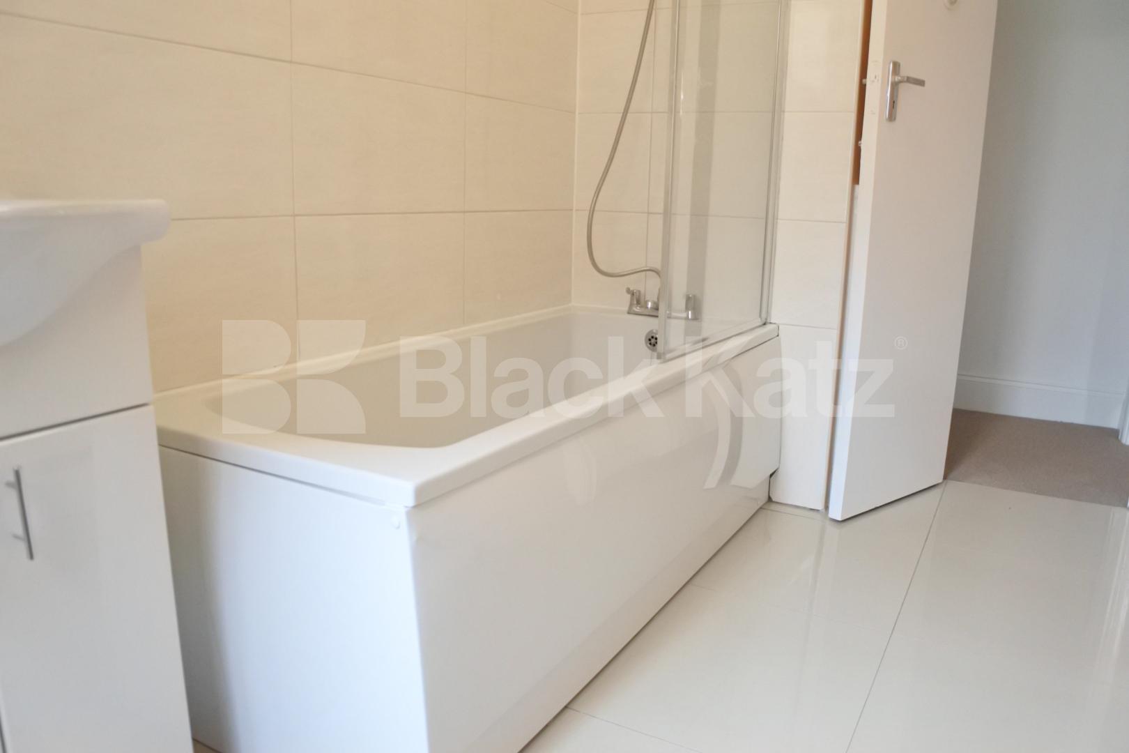 			3 Bedroom, 1 bath, 1 reception Flat			 Hornsey Lane, Highgate