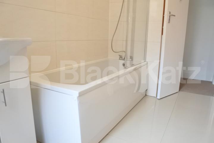 			3 Bedroom, 1 bath, 1 reception Flat			 Hornsey Lane, Highgate