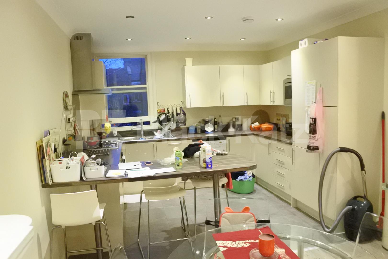 			NEW INSTRUCTION!, 3 Bedroom, 1 bath, 1 reception Apartment			 Middle Lane, Crouch End/Hornsey