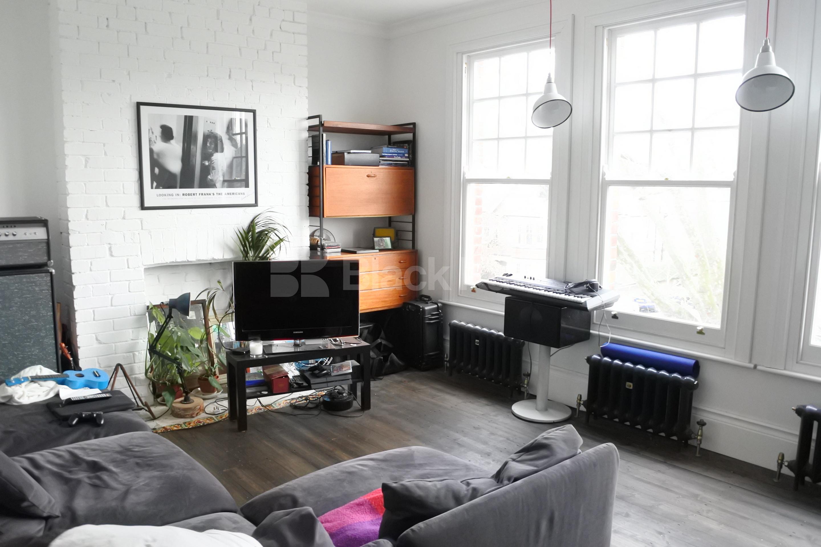 			Amazing Top Floor 2 Bed Property With Balcony !, 2 Bedroom, 1 bath, 1 reception Flat			 Priory Road, Crouch End N8