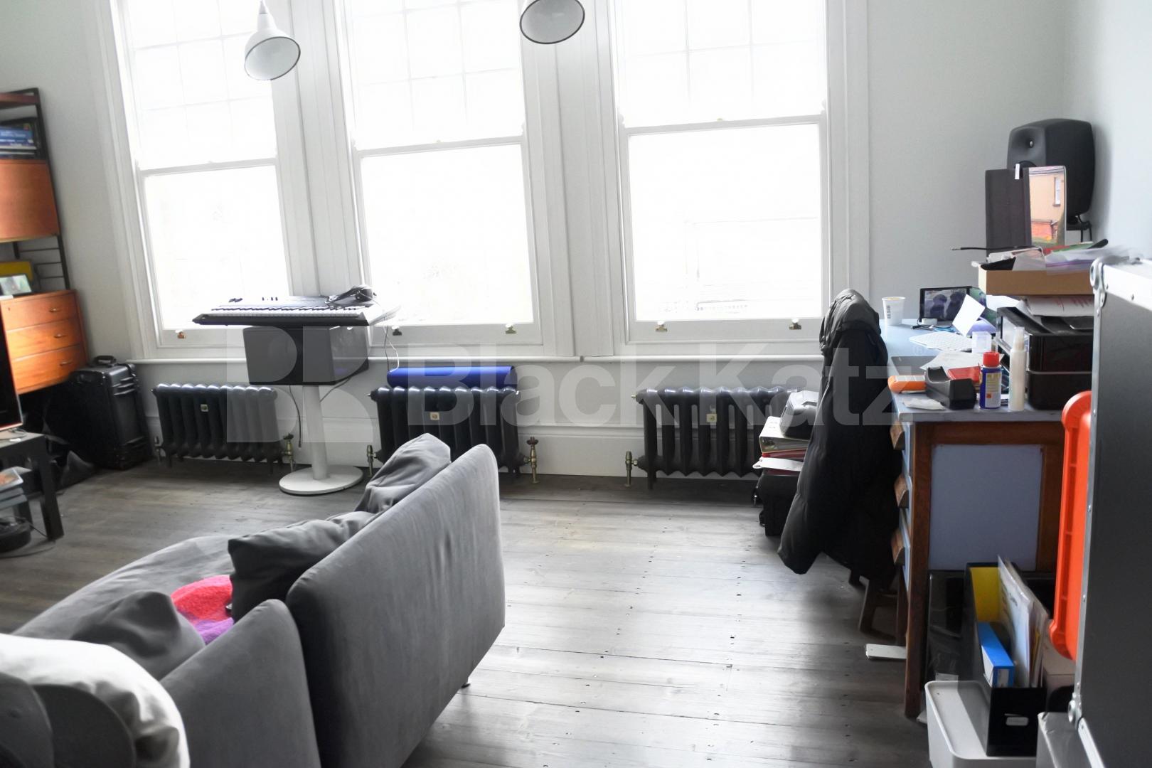 			Amazing Top Floor 2 Bed Property With Balcony !, 2 Bedroom, 1 bath, 1 reception Flat			 Priory Road, Crouch End