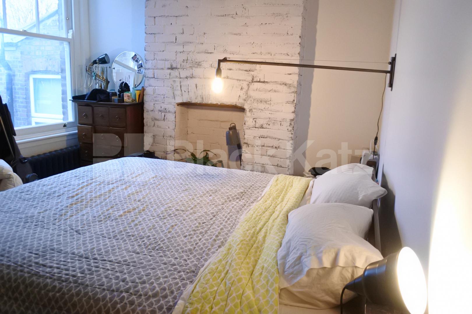 			Amazing Top Floor 2 Bed Property With Balcony !, 2 Bedroom, 1 bath, 1 reception Flat			 Priory Road, Crouch End