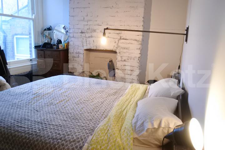 			Amazing Top Floor 2 Bed Property With Balcony !, 2 Bedroom, 1 bath, 1 reception Flat			 Priory Road, Crouch End