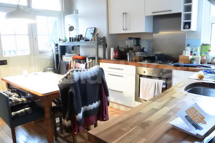 			Amazing Top Floor 2 Bed Property With Balcony !, 2 Bedroom, 1 bath, 1 reception Flat			 Priory Road, Crouch End
