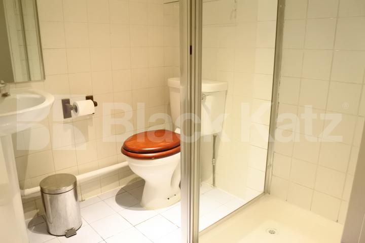 			New Instruction!, 1 Bedroom, 1 bath, 1 reception Flat			 Fairfax Mews, Turnpike Lane