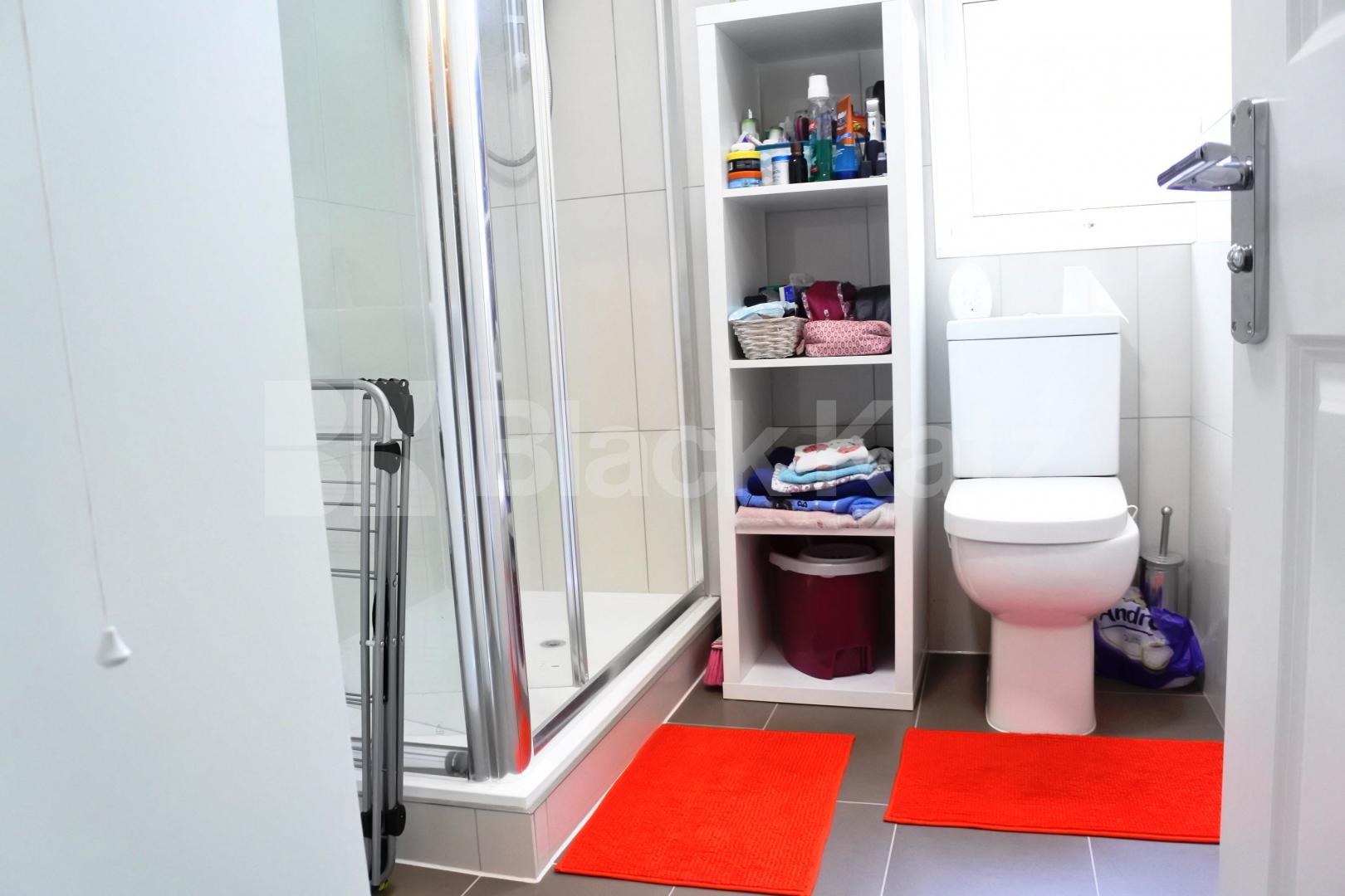 			Rent inclusive of all bills!, 1 Bedroom, 1 bath, 1 reception Flat			 Brownlow Road, Bounds Green 