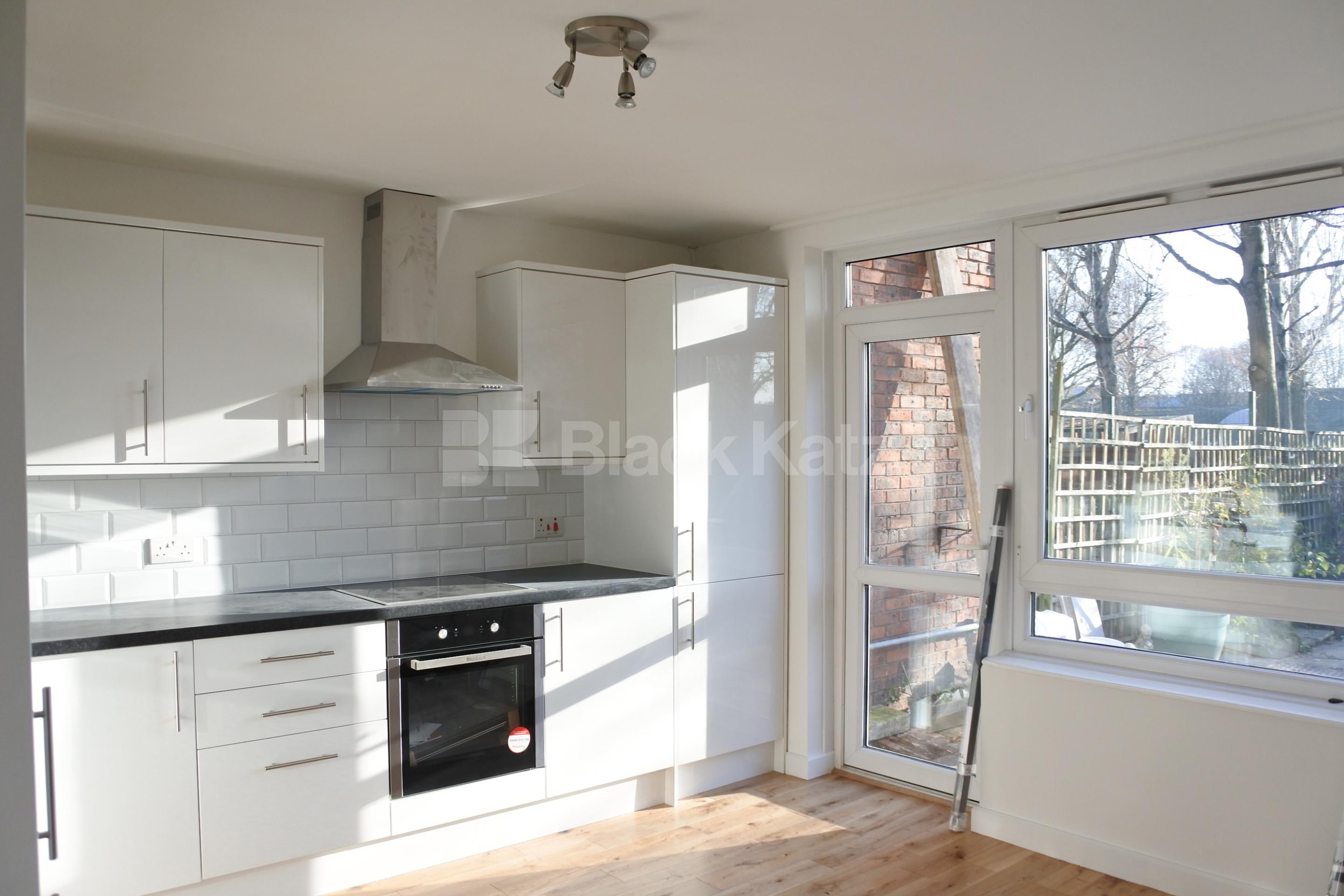 			FANSTASTIC NEW INSTRUCTION!, 4 Bedroom, 1 bath, 1 reception Maisonette			 Erskin Crescent, Tottenham Hale N17