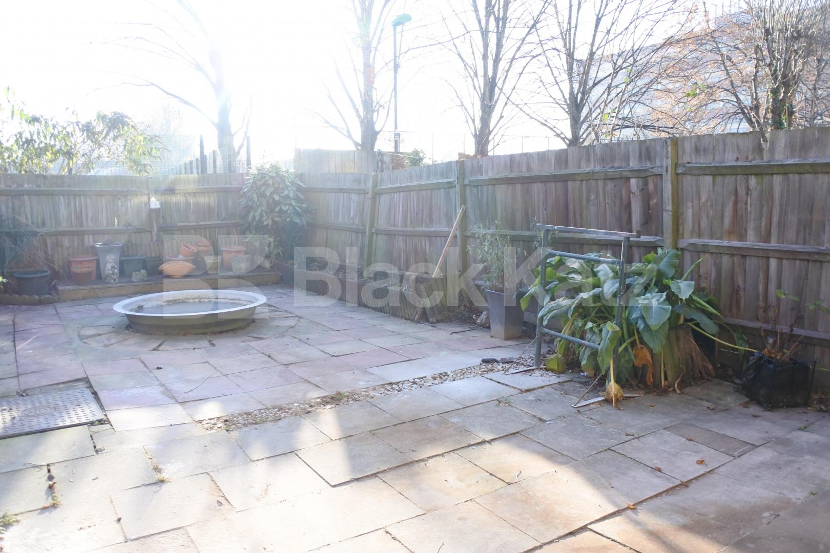 			FANSTASTIC NEW INSTRUCTION!, 4 Bedroom, 1 bath, 1 reception Maisonette			 Erskin Crescent, Tottenham Hale