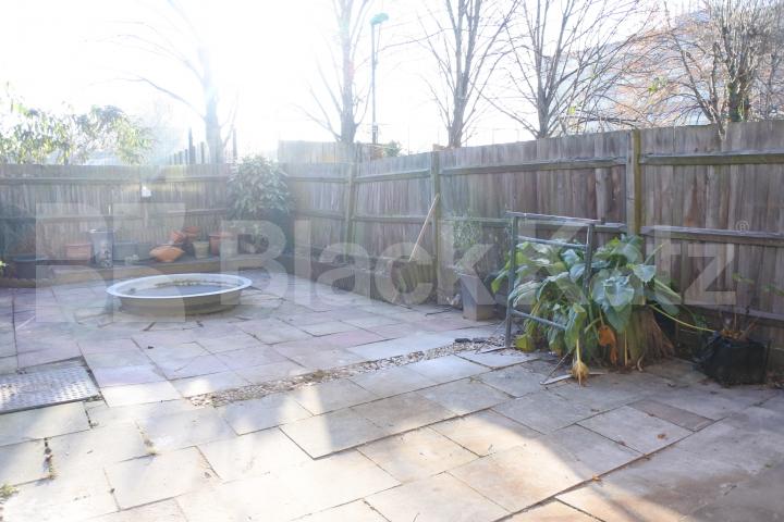 			FANSTASTIC NEW INSTRUCTION!, 4 Bedroom, 1 bath, 1 reception Maisonette			 Erskin Crescent, Tottenham Hale