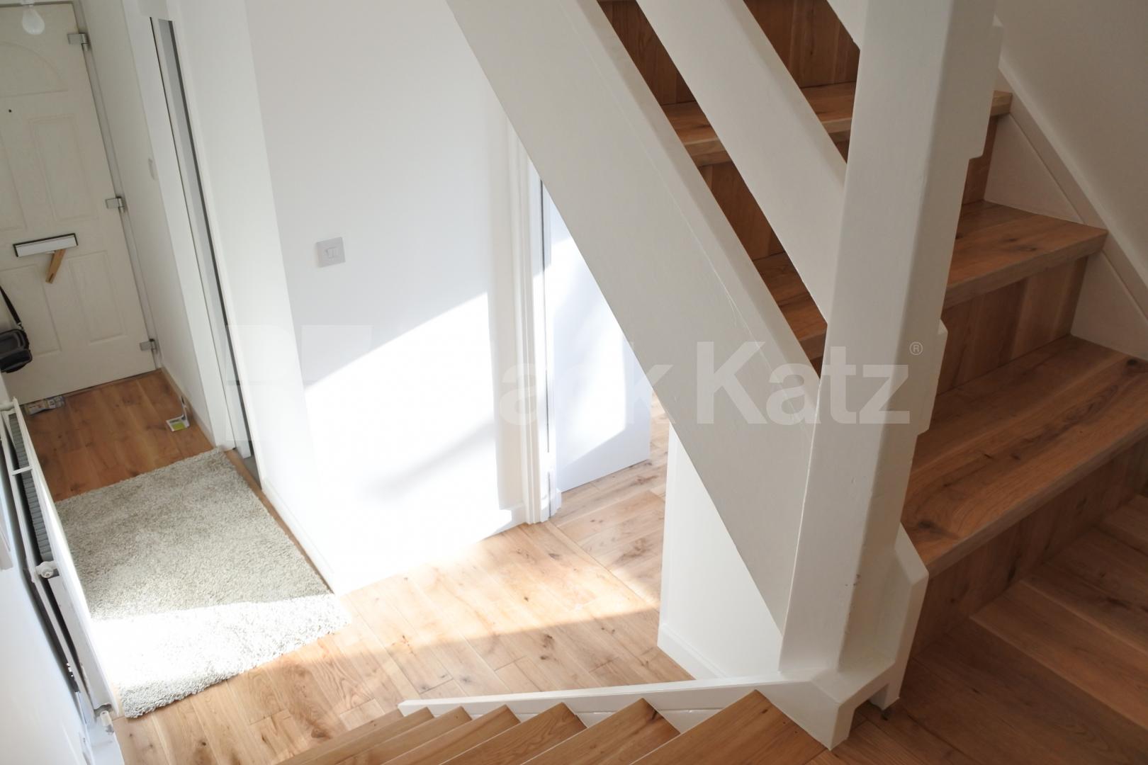 			FANSTASTIC NEW INSTRUCTION!, 4 Bedroom, 1 bath, 1 reception Maisonette			 Erskin Crescent, Tottenham Hale