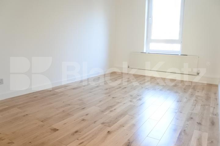 			FANSTASTIC NEW INSTRUCTION!, 4 Bedroom, 1 bath, 1 reception Maisonette			 Erskin Crescent, Tottenham Hale