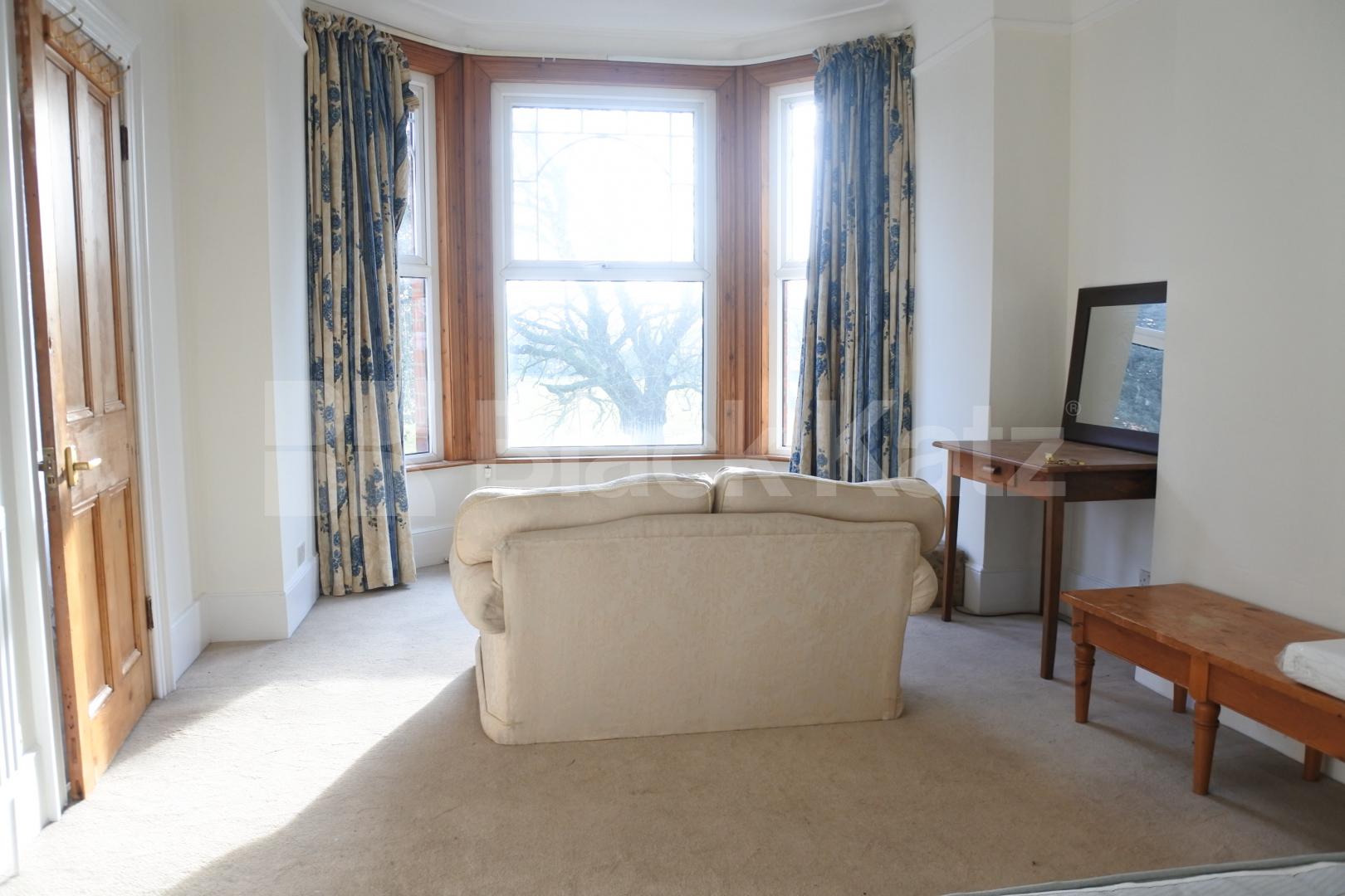 			NEW INSTRUCTION!, 3 Bedroom, 1 bath, 1 reception Flat			 Woodside Road, Wood Green