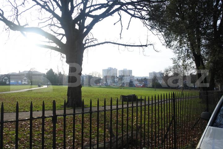 			NEW INSTRUCTION!, 3 Bedroom, 1 bath, 1 reception Flat			 Woodside Road, Wood Green