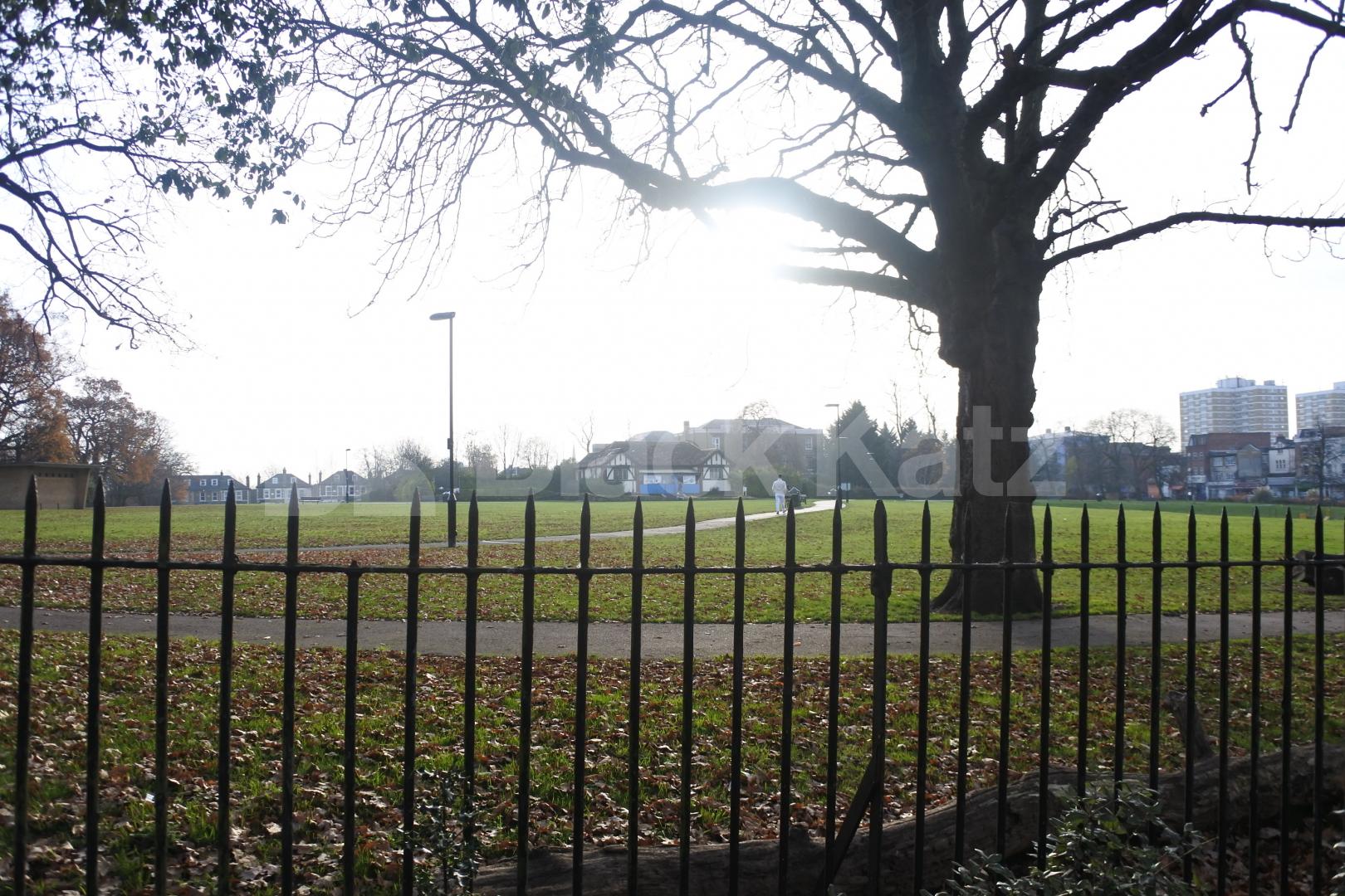 			NEW INSTRUCTION!, 3 Bedroom, 1 bath, 1 reception Flat			 Woodside Road, Wood Green