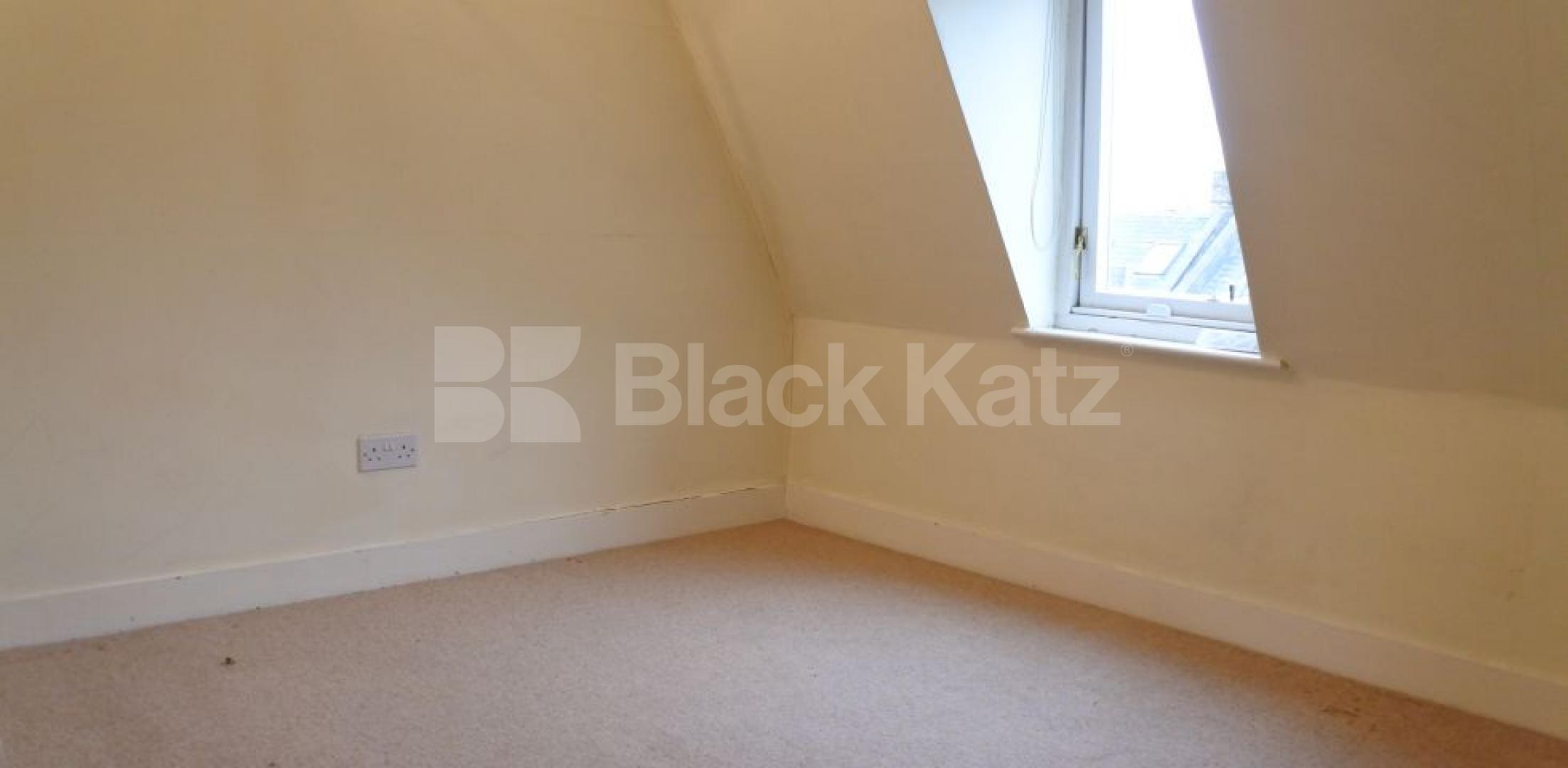 			Newly Decorated Top floor Property With Communal Garden, 2 Bedroom, 1 bath, 1 reception Flat			 Womersley Road, Crouch End