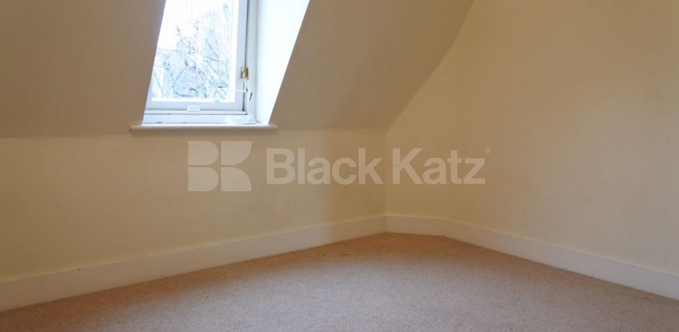 			Newly Decorated Top floor Property With Communal Garden, 2 Bedroom, 1 bath, 1 reception Flat			 Womersley Road, Crouch End